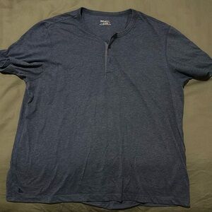 UNTUCKit Henley Shirt in Navy